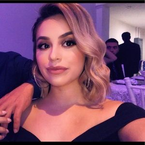 Meet your Posher, Emilia